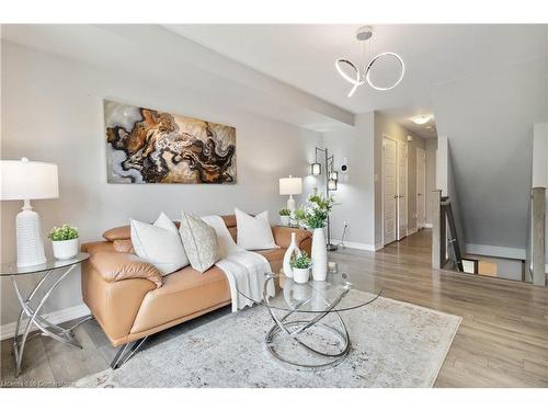 3061 Mistletoe Gardens, Oakville, ON - Indoor Photo Showing Living Room