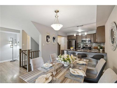 3061 Mistletoe Gardens, Oakville, ON - Indoor Photo Showing Dining Room