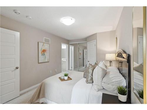 3061 Mistletoe Gardens, Oakville, ON - Indoor Photo Showing Bedroom