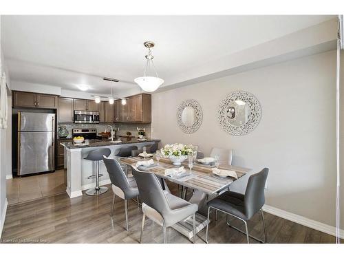 3061 Mistletoe Gardens, Oakville, ON - Indoor Photo Showing Dining Room