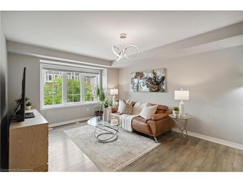 3061 Mistletoe Gardens, Oakville, ON - Indoor Photo Showing Living Room