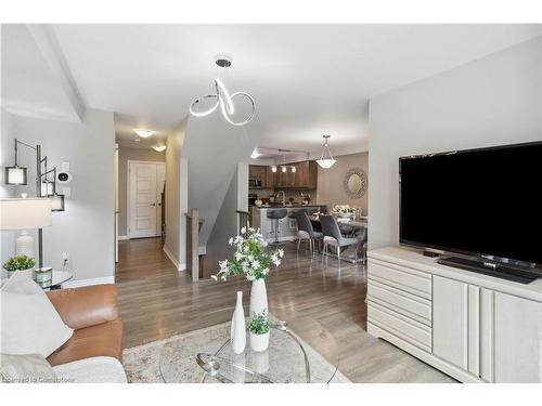 3061 Mistletoe Gardens, Oakville, ON - Indoor Photo Showing Living Room