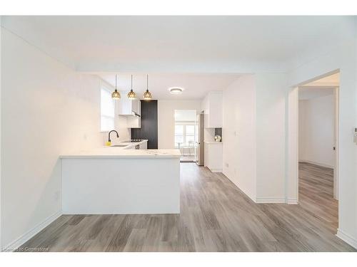 204 Summerhill Avenue, Hamilton, ON - Indoor Photo Showing Kitchen