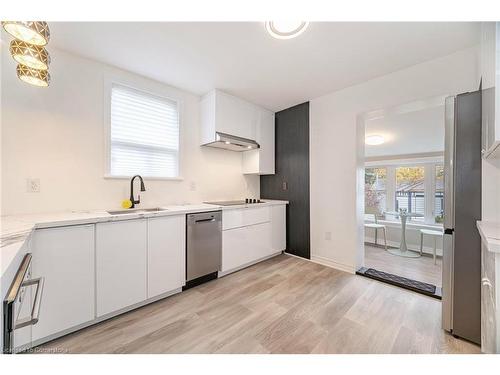 204 Summerhill Avenue, Hamilton, ON - Indoor Photo Showing Kitchen