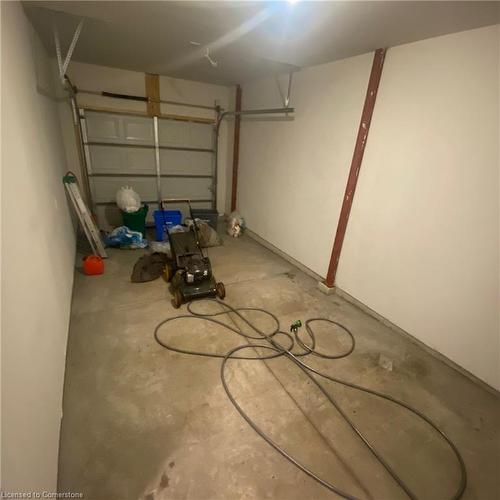 89 Sunflower Place, Welland, ON - Indoor Photo Showing Garage