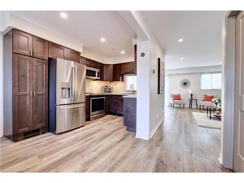 79-117 Lynden Circle, Georgetown, ON - Indoor Photo Showing Kitchen With Stainless Steel Kitchen