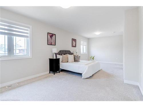 7387 Sherrilee Crescent, Niagara Falls, ON - Indoor Photo Showing Bedroom