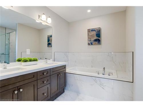 7387 Sherrilee Crescent, Niagara Falls, ON - Indoor Photo Showing Bathroom