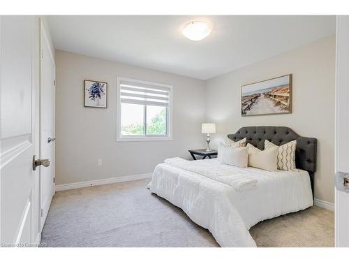 7387 Sherrilee Crescent, Niagara Falls, ON - Indoor Photo Showing Bedroom