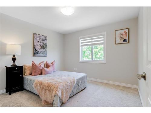 7387 Sherrilee Crescent, Niagara Falls, ON - Indoor Photo Showing Bedroom