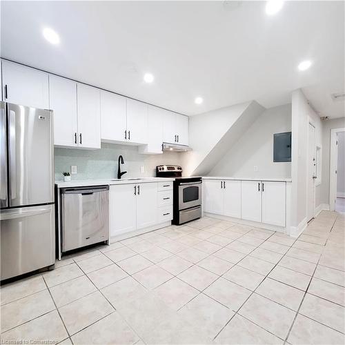 4-116 Fairholt Road, Hamilton, ON - Indoor Photo Showing Kitchen With Stainless Steel Kitchen