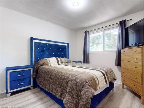 374 Book Road, Grimsby, ON - Indoor Photo Showing Bedroom