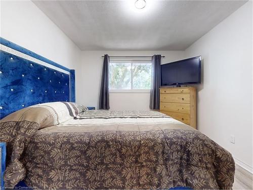 374 Book Road, Grimsby, ON - Indoor Photo Showing Bedroom