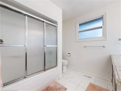 374 Book Road, Grimsby, ON - Indoor Photo Showing Bathroom