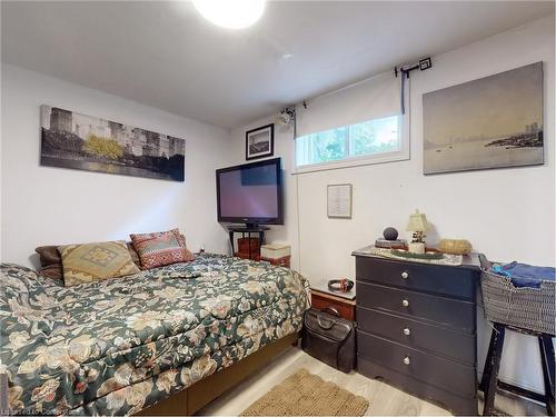 374 Book Road, Grimsby, ON - Indoor Photo Showing Bedroom