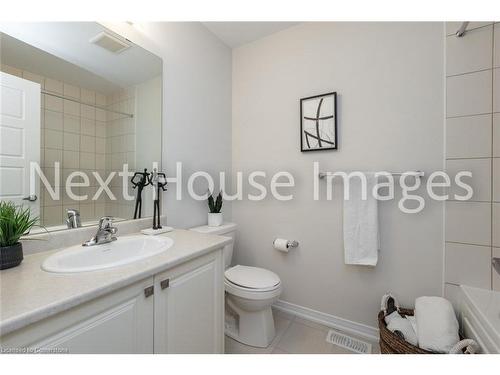 12-8317 Mulberry Drive, Niagara Falls, ON - Indoor Photo Showing Bathroom