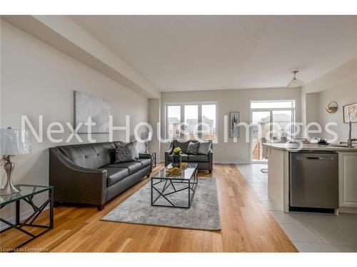 12-8317 Mulberry Drive, Niagara Falls, ON - Indoor Photo Showing Living Room