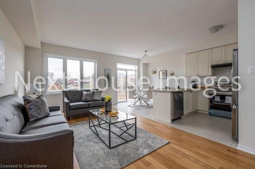 12-8317 Mulberry Drive, Niagara Falls, ON - Indoor Photo Showing Living Room