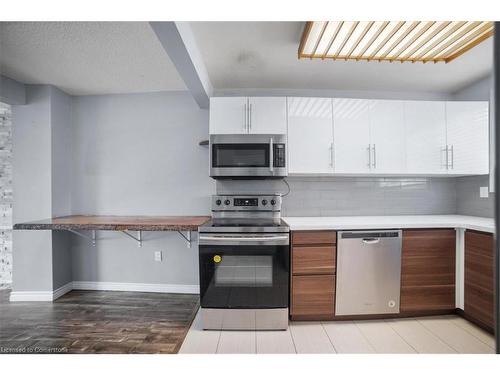 22-120 Quigley Road, Hamilton, ON - Indoor Photo Showing Kitchen