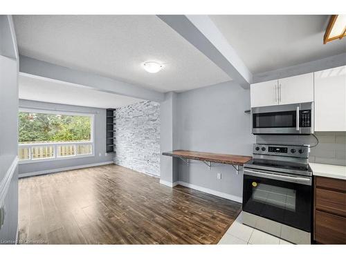 22-120 Quigley Road, Hamilton, ON - Indoor Photo Showing Kitchen