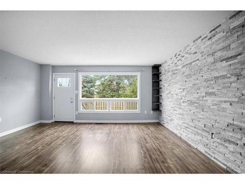 22-120 Quigley Road, Hamilton, ON - Indoor Photo Showing Living Room