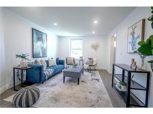 196 Graham Street, Woodstock, ON - Indoor Photo Showing Living Room