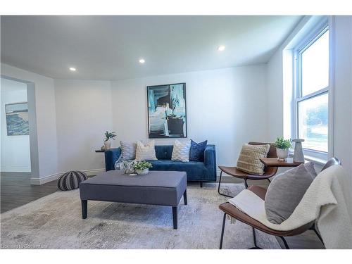 196 Graham Street, Woodstock, ON - Indoor Photo Showing Living Room