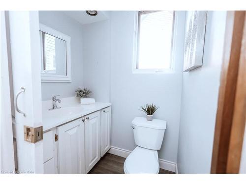 196 Graham Street, Woodstock, ON - Indoor Photo Showing Bathroom