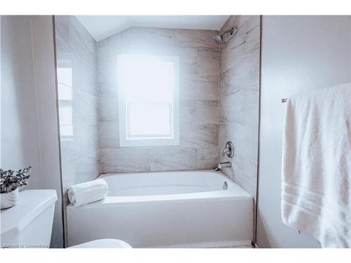 196 Graham Street, Woodstock, ON - Indoor Photo Showing Bathroom