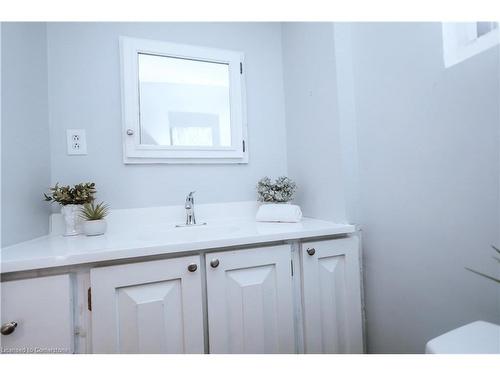 196 Graham Street, Woodstock, ON - Indoor Photo Showing Bathroom