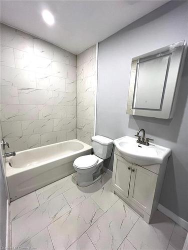 83 Ontario Road, Welland, ON - Indoor Photo Showing Bathroom