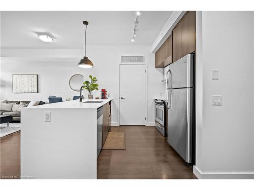 207-5025 Harvard Road, Mississauga, ON - Indoor Photo Showing Kitchen