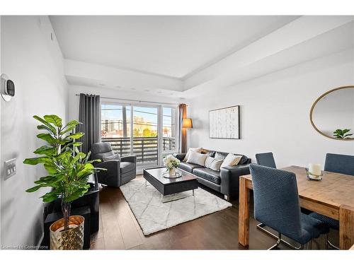 207-5025 Harvard Road, Mississauga, ON - Indoor Photo Showing Living Room