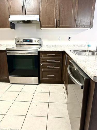 62-755 Linden Drive, Cambridge, ON - Indoor Photo Showing Kitchen With Double Sink