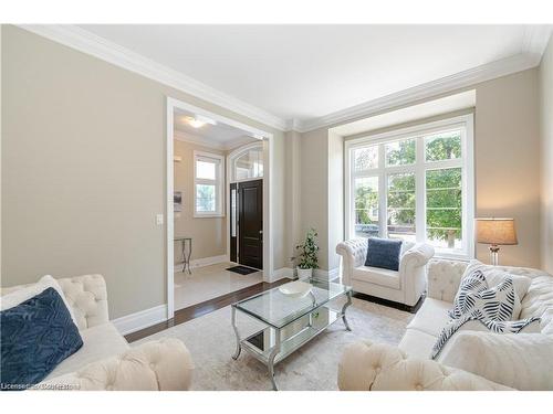 147 Mcwilliams Crescent, Oakville, ON - Indoor Photo Showing Living Room