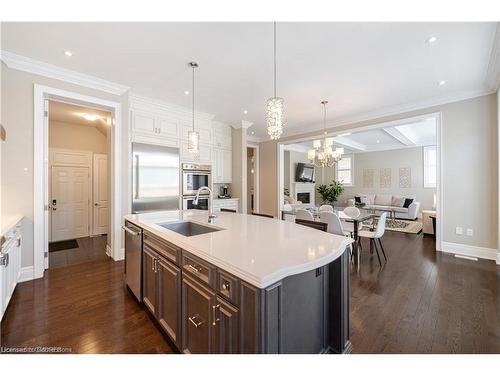 147 Mcwilliams Crescent, Oakville, ON - Indoor Photo Showing Kitchen With Upgraded Kitchen