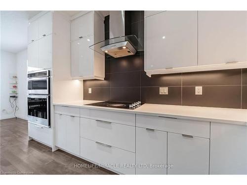 3319 Regiment Road, London, ON - Indoor Photo Showing Kitchen With Upgraded Kitchen