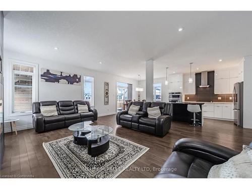 3319 Regiment Road, London, ON - Indoor Photo Showing Living Room