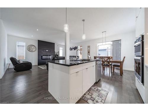 3319 Regiment Road, London, ON - Indoor Photo Showing Kitchen With Upgraded Kitchen