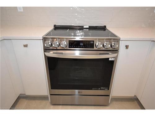 12 Velvet Way, Thorold, ON - Indoor Photo Showing Kitchen