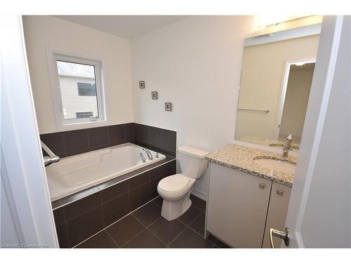 12 Velvet Way, Thorold, ON - Indoor Photo Showing Bathroom