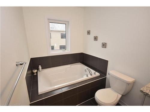 12 Velvet Way, Thorold, ON - Indoor Photo Showing Bathroom