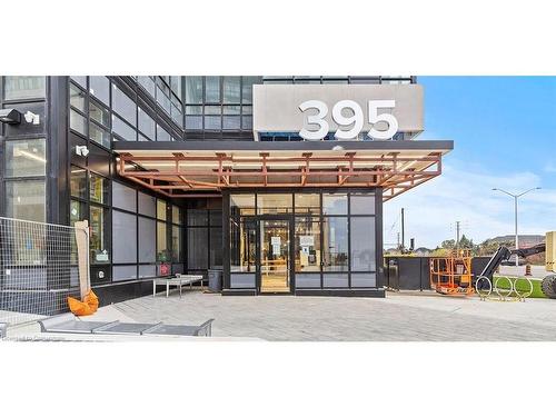 331-395 Dundas Street W, Oakville, ON - Outdoor