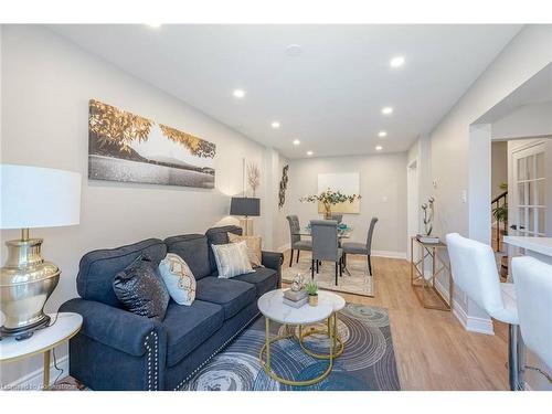 58-5659 Glen Erin Drive, Mississauga, ON - Indoor Photo Showing Living Room