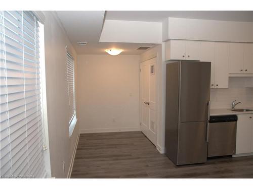 202-110 Fergus Avenue, Kitchener, ON - Indoor Photo Showing Kitchen