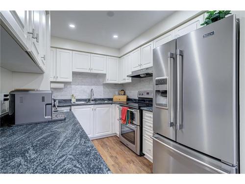 19-2880 Headon Forest Drive, Burlington, ON - Indoor Photo Showing Kitchen