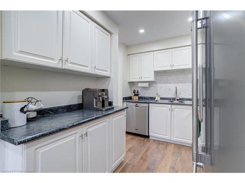 19-2880 Headon Forest Drive, Burlington, ON - Indoor Photo Showing Kitchen