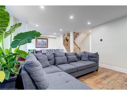 19-2880 Headon Forest Drive, Burlington, ON - Indoor Photo Showing Living Room