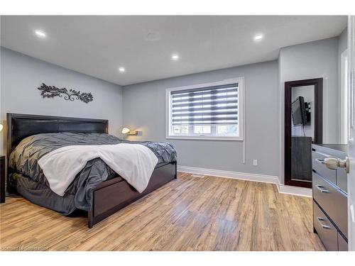 19-2880 Headon Forest Drive, Burlington, ON - Indoor Photo Showing Bedroom