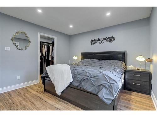 19-2880 Headon Forest Drive, Burlington, ON - Indoor Photo Showing Bedroom